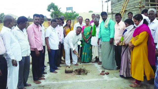 ಶಾಲಾ ಕಟ್ಟಡಗಳ ನಿರ್ಮಾಣಕ್ಕೆ ಶಾಸಕ ವಿರೂಪಾಕ್ಷಪ್ಪ ಚಾಲನೆ